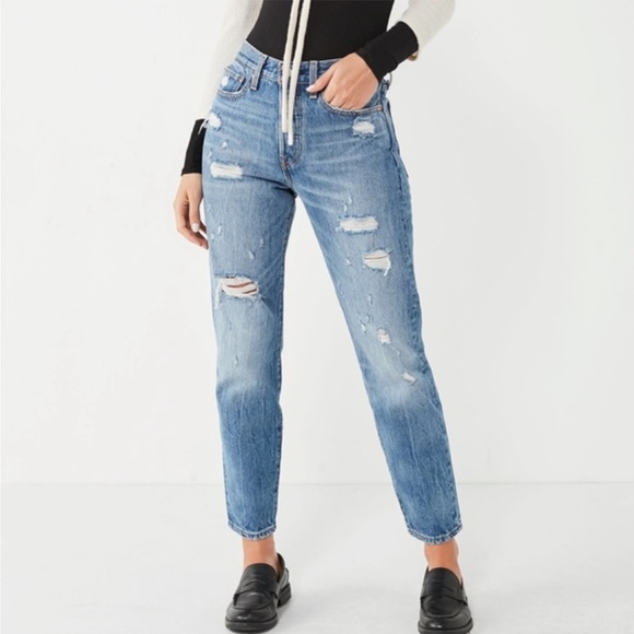 ripped levi mom jeans